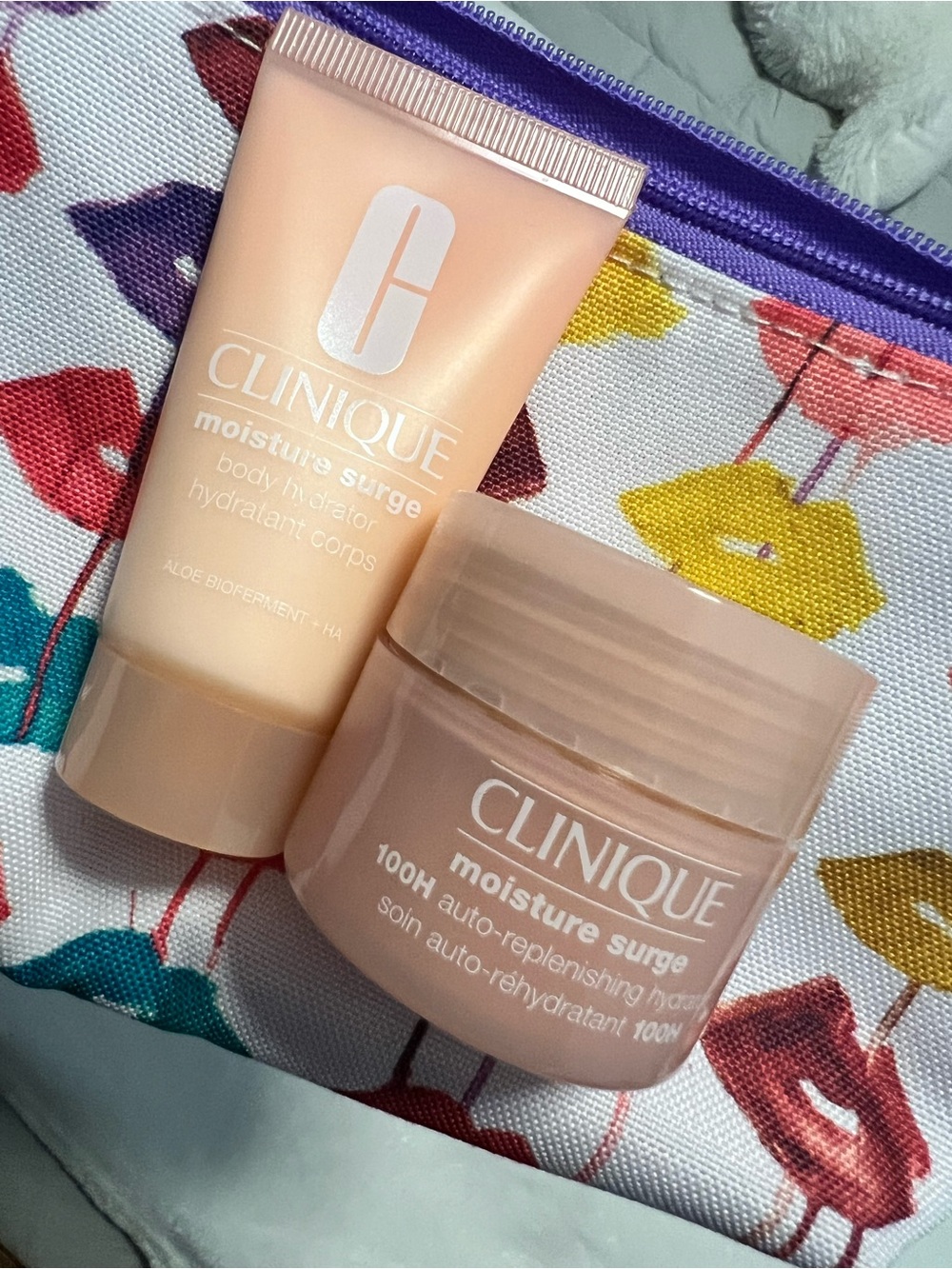 Clinique Mini Skincare Set with Purple Lip-Print Cosmetic Bag - Picture 10 of 15